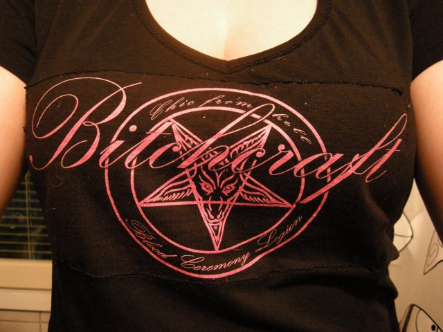 Kröhöm, parhaat puoleni, ja iha älyttömän siisti paita !