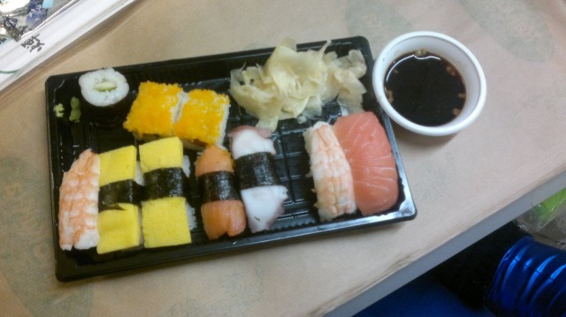 SUSEJA ! Oli muuten hirmu mietoo wasabii,meni koko kökkäre :F Tai sit mä oon vaan niin totaalisen nuhanen räkänaama etten vaa tajunnu...