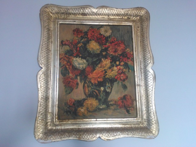 Kauniin taulun kehysten kultaus on lohkeillut