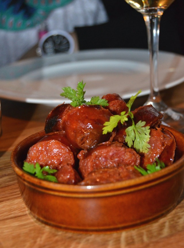 Grillattua Chorizoa, siideriä.