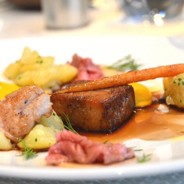 Vasikkaa, kateenkorvaa ja tilliä.