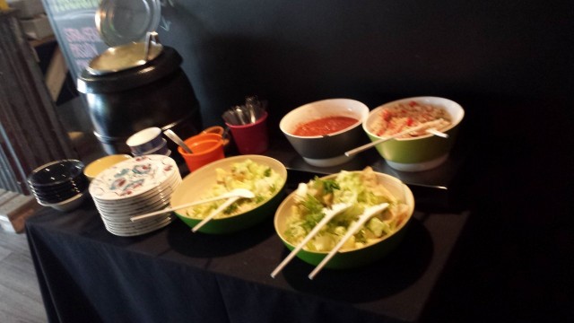 Lounaksi oli liha tai vege -burrito sekä alkukeitto ja salaatti.