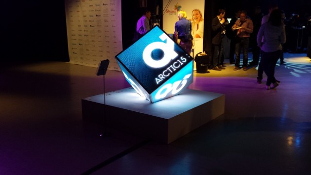 Led startup Stramoksen ledikuutio oli näyttävästi esillä.