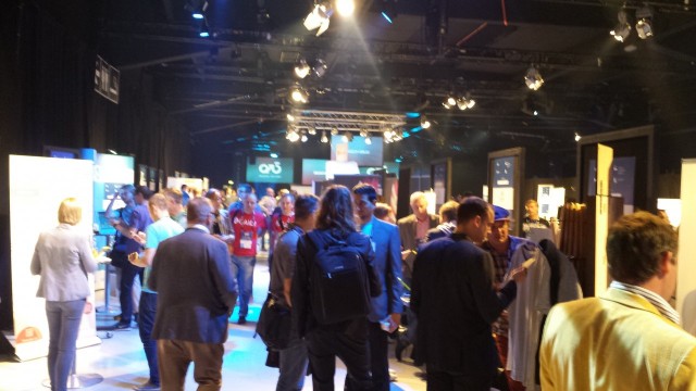 Startuppien esittelykojut kiinnostivat yleisöä.