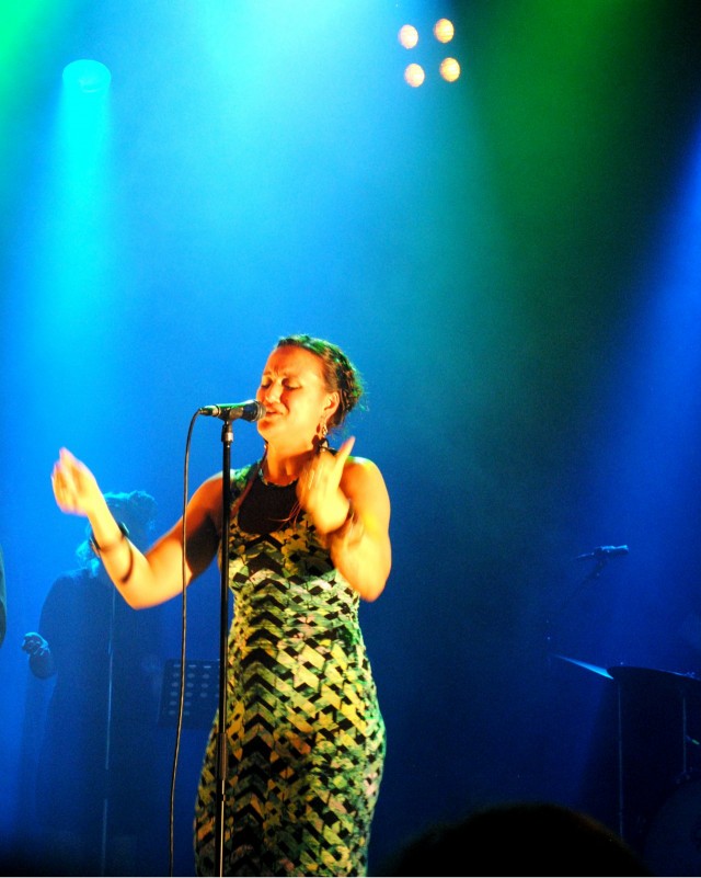 Sandhja elementissään Tavastialla.