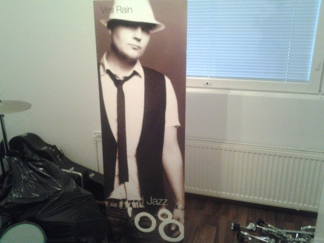 Sponssimanageri toi muuton tieltä mulle vähäksi aikaa säilytykseen kamaa. Mm. itsensä muistuttamaan mua blogin kirjoittamisesta :D