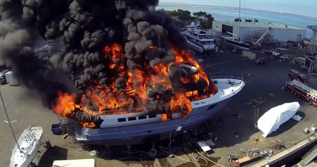 Polar Bear -niminen jahti ilmiliekeissä ja kamerakopteri kuvaamassa.