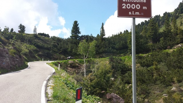 Italiassa yli 2km korkeudessa matkalla Castello Molina di Fiemmelle.