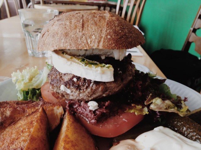 Tällainen herkku on Kitch Burger.