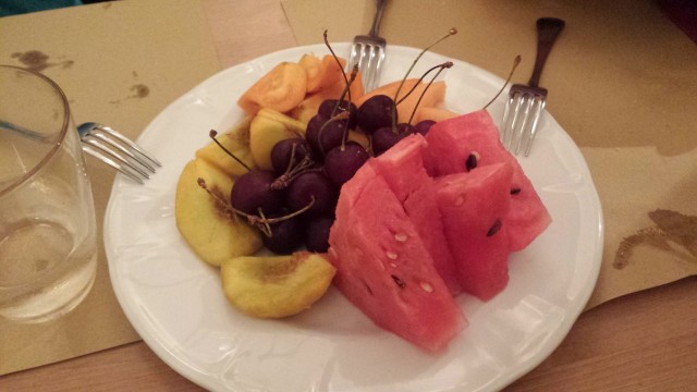 Jälkiruoaksi kannattaa kokeilla vaikka hedelmiä.