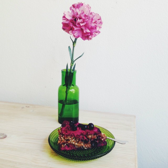 Kahvila Kuuman täydellinen raakakakku.