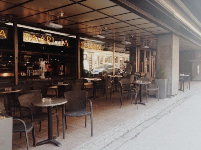 Coronan terassi ei ehkä hengi tunnelmallisuutta, mutta ainakin se on suojassa UV-säteilyltä.