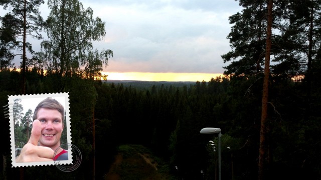Auringonlasku oli upea. No eipä sitä ikinä saa tallennettua kameralle, varsinkaan kännykkäkameralle. Sinun täytyy siis kiivetä torniin itse.
