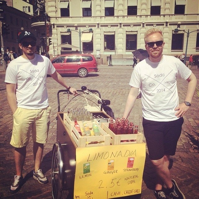 Jyri Suvela (vas.) ja Riku Kiljunen ovat Soda Co. HKI:n isät.