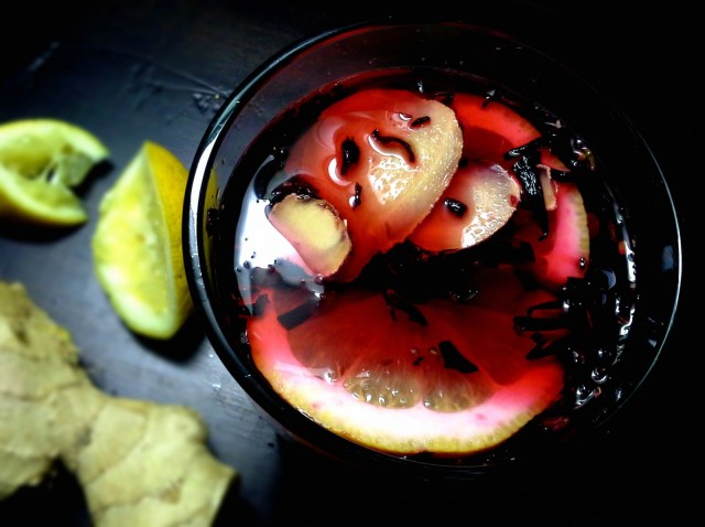 Hibiscus, kurkuma, inkivääri, sitrus = flunssa HUS!