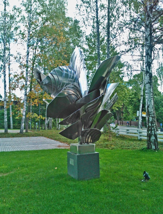 Eila Hiltusen veistos Didrichsenin veistospuistossa