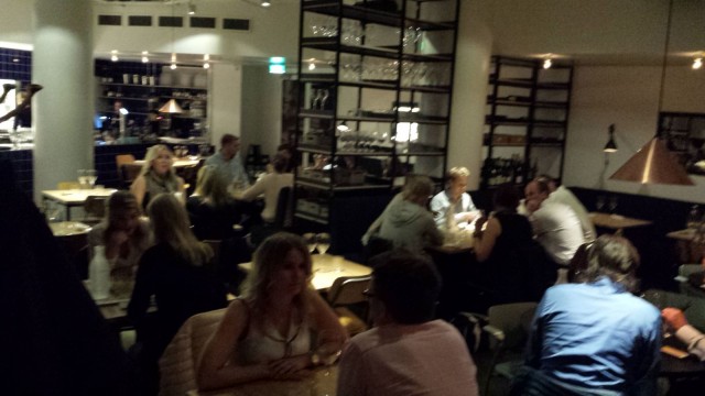 Julkkisbongauksessa ravintolassa oli Mikko Leppilampi, Seppo Sedu Koskinen, Jenni Dahlman-Räikkönen sekä mediaparoni Ilkka O. Lavas. En kohteliaisuusyistä viitsinyt kuvata muita kuin itseäni.