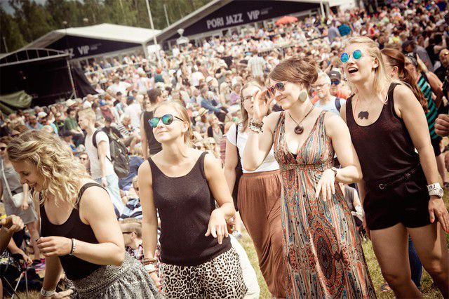 Aurinko hyväili Pori Jazzissa, vaikkei virkamies hyväillytkään.