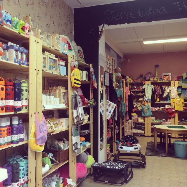 Hippulassa puolet tilasta on varattu second hand tuotteille, joita ihmiset myyvät kauttamme myyntitilisysteemillä.