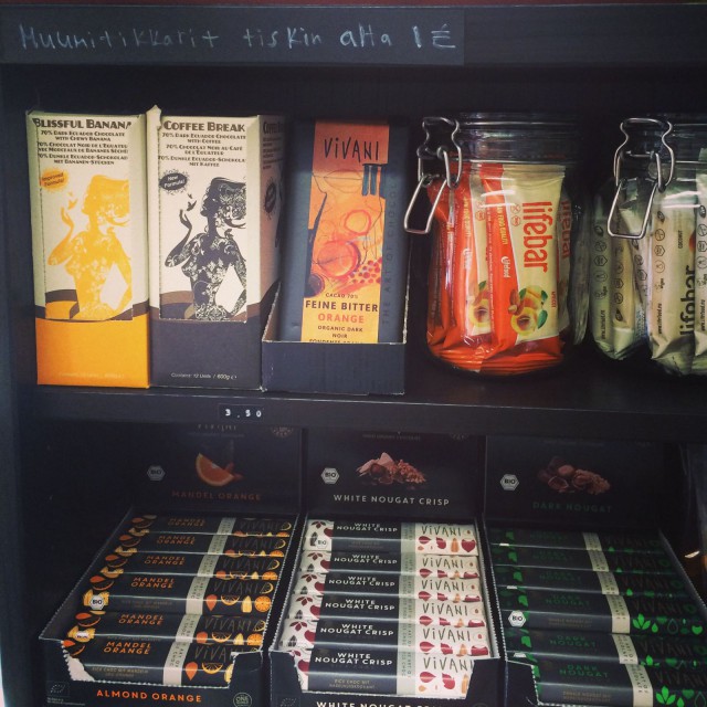 Joululahjaksi voi myös antaa Ekolon raakapatukoita tai luomusuklaata.