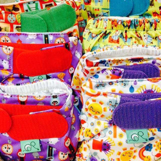 Tots Bots Easyfit V4 on palkintoja voittanut vaippa, jota on nyt paranneltu entisestään. Sisäpintana on kaksipintainen bambupuuvillan ja polyesteriminkyn sekoitus. Bambu tekee siis paluun vauvan ihoa vasten.