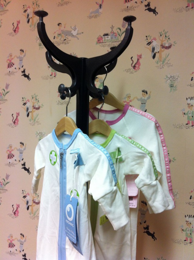 Palkitun Beibamboon taustalla on koskettava tarina Nina Ignatiuksen omasta kokemuksesta keskosvauvan äitinä.  Vauvan herkän ihon suojelemiseksi vaatteissa on mahdollisimman vähän saumoja.