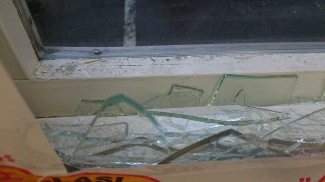 Ikkuna oli rikottu :( Siitäkin tulee laskua :(