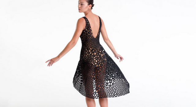 Materiaali on muovi, mutta liike on sulavaa.