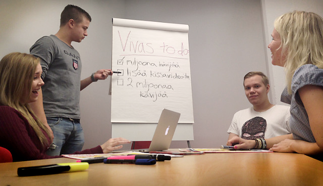 Tässä kuva ennen 8 miljoonan kokeilua. Todo-listalle on laitettu nyt 100 M kävijää. Usko tai älä.