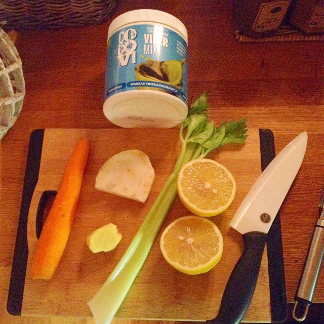 Joulun jälkeisen mehun aineksia