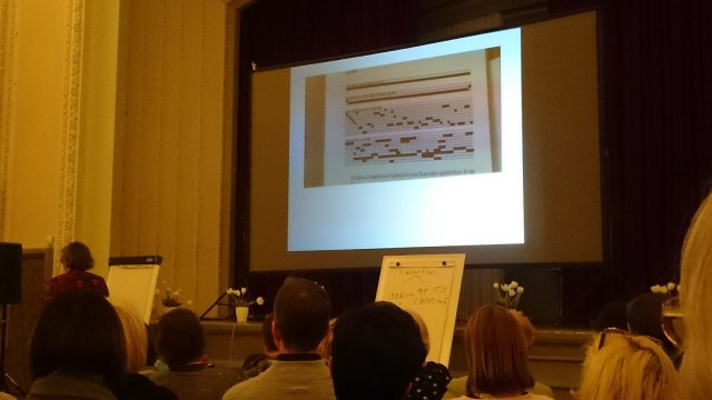 Elämän ja ajattelun juoni on monivivahteista, jossa ajatukset ja teot nivoutuvat toisiinsa.