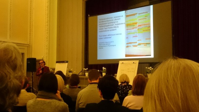 Esa Saarinen ja tammikuun energiatäräytys Astoria -salissa.