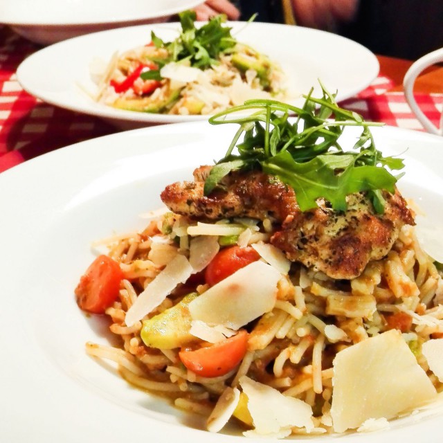 Morrison's Pizzeria ja Spagetterian kympin spagetit.