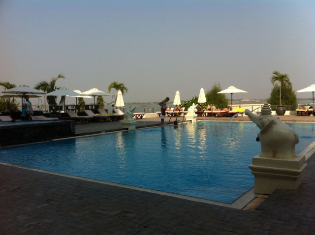 Uima-allas kuntosalin yhteydessä.