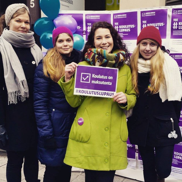 HYYn hallituksen Susanna Jokimies, Pilvi Nummelin ja Mimmi Piikkilä sekä #koulutuslupaus