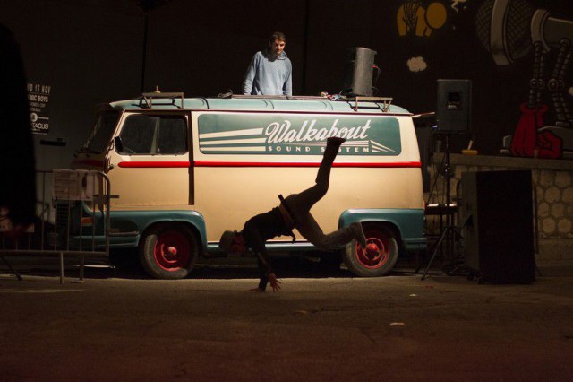 Tony Suarezin bailubussin voi tilata vaikka omaan pihaan.