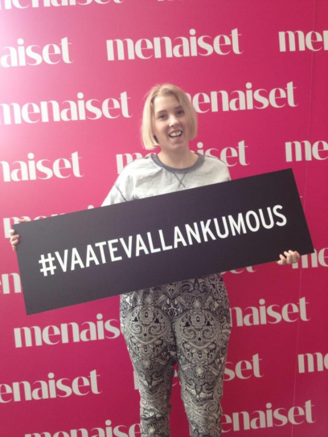 Roosa oli häärimässä Vaatevallankumous pisteellä Sanomatalolla