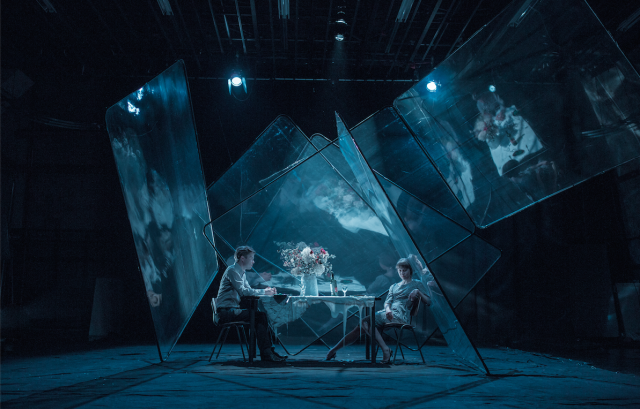 Lähtö tarjoaa huikaisevia näkymiä erään pariskunnan arkeen.