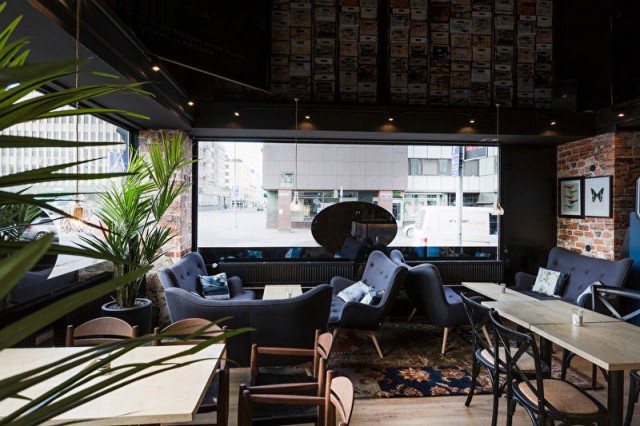 Porin Café Europa on sisustettu persoonallisen tyylikkäästi.