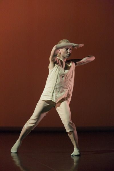 Kuvassa Salla Eerola. Kuva Emmi Pennasen teoksesta Squares and Circles. Kuva: Sakari Viika