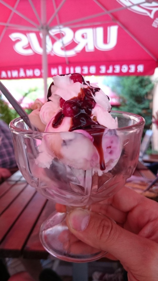 Jäätelö toimii aina, myös Romaniassa.