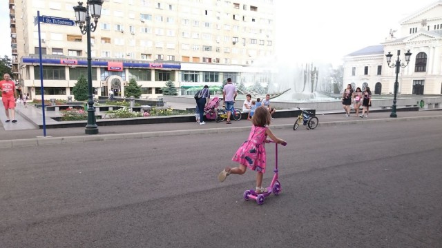 Romanian katuelämää. Drobeta-Turnu Severin kaupungissa.