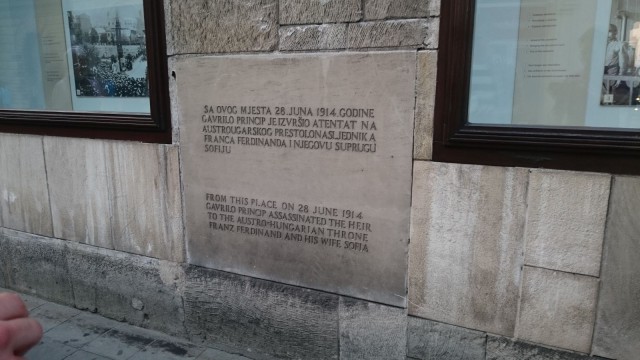 Tältä paikalta Gavrilo Princip ampui Sarajevon laukaukset.