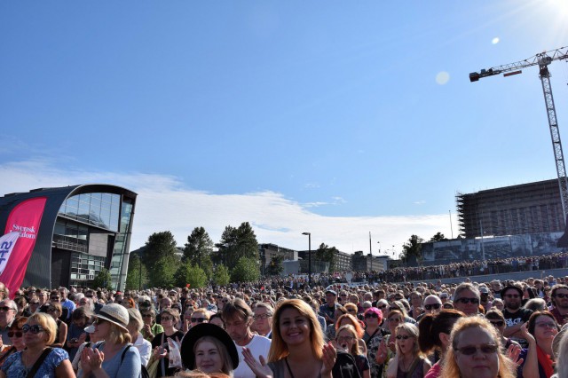 Yleisöä oli paikalla heti viiden jälkeen valtavasti.