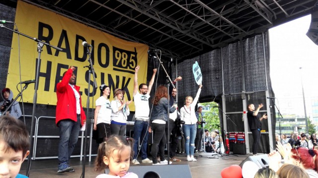 Suuri kiitos kuuluu tälle porukalle, joka masinoi mielenilmauksen ideasta todeksi parissa päivässä.