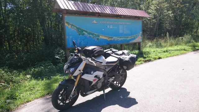 Reittini Kalingradista Nidaan kulki pitkin kapeaa kannasta, jonka toisella puolella aukeaa Itämeri ja toisella puolella Curonian laguuni. Uniikki reitti.