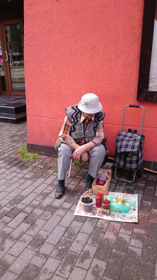 Marjanmyyjä. Kaliningrad, Venäjä.