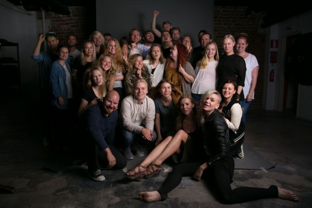 Night Goes Long -työryhmä.