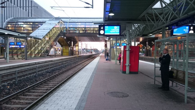 Tikkurilan asema, matkalla Lentoasemalle. Sony Xperia Z3.