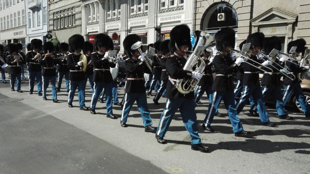 Soittokunta Kööpenhaminassa. Huawei Honor 7.